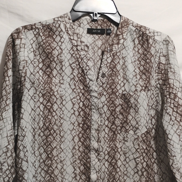 NWOT Apt. 9 Button Up Snakeskin Print Hi Lo Blouse Sz.S Oversized - Picture 2 of 11